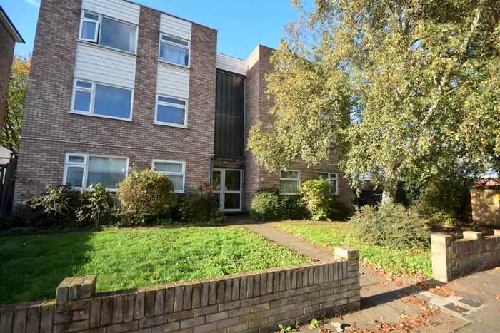 2 Bedroom Flat To Rent In Manor Road, Twickenham, TW2