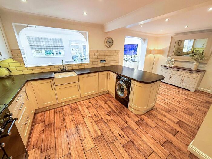 4 Bedroom Detached House For Sale In Maes Hyfryd, Chirk, LL14
