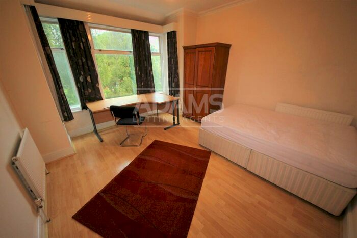 3 Bedroom Flat To Rent In Richmond Wood Road, Charminster, Bournemouth, BH8