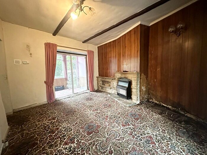 2 Bedroom Cottage For Sale In Smalewell Gardens, Pudsey, LS28