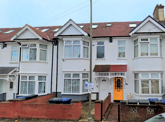 5 Bedroom Semi-Detached House To Rent In Babington Road, London, NW4