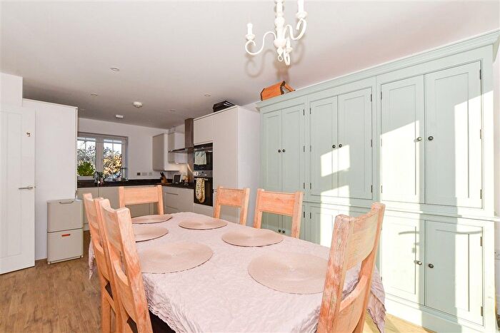 3 Bedroom Detached House For Sale In Worcester Drive, Cranleigh, Surrey, GU6
