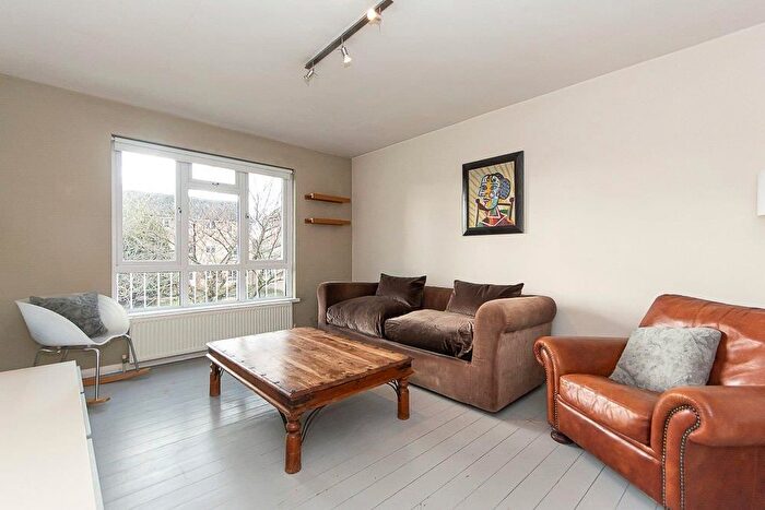 2 Bedroom Flat To Rent In Primrose Court, Hydethorpe Road, SW12