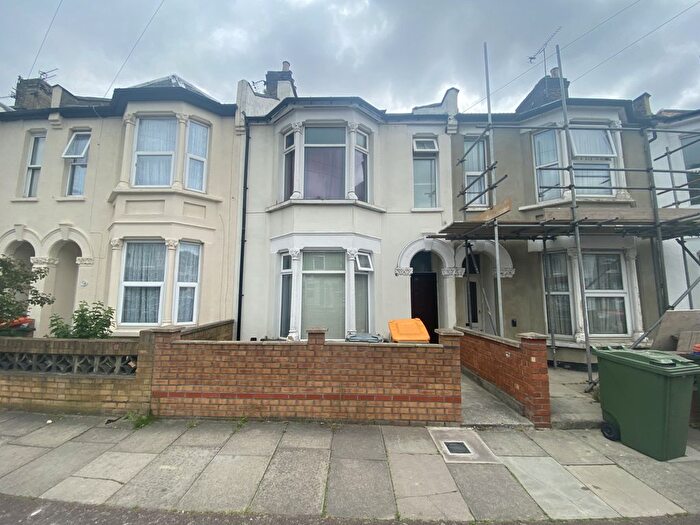 6 Bedroom Terraced House For Sale In Caistor Park Rd, London, E15