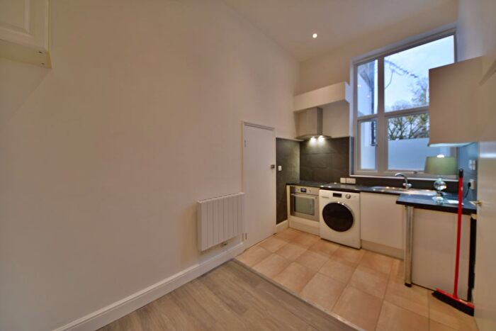 Studio To Rent In Junction Road, London, N19