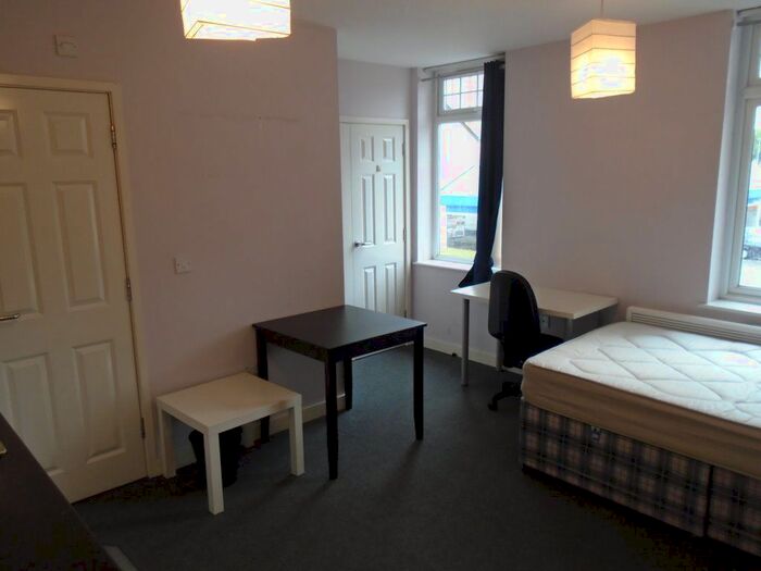 Studio To Rent In Bristol Road, Selly Oak, Birmingham, B29