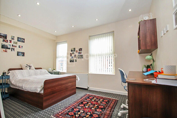 6 Bedroom House To Rent In Hessle Mount, Leeds, LS6