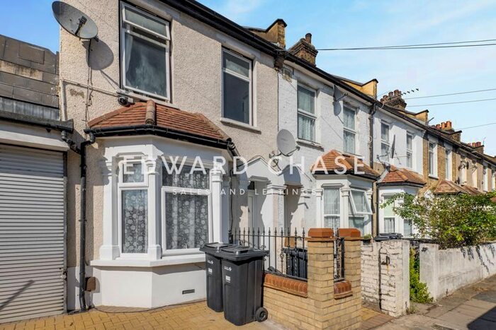 1 Bedroom Flat To Rent In Stanley Road, Ilford, IG1