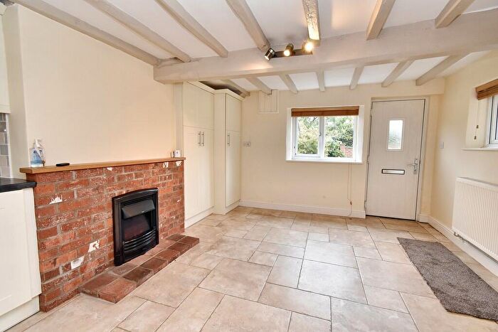 2 Bedroom Cottage For Sale In Water Lane, Bassingham, LN5