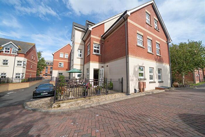 2 Bedroom Apartment For Sale In Kirtleton Avenue, Weymouth, DT4
