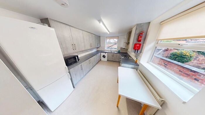 5 Bedroom House To Rent In Cromwell Street, Nottingham, NG7