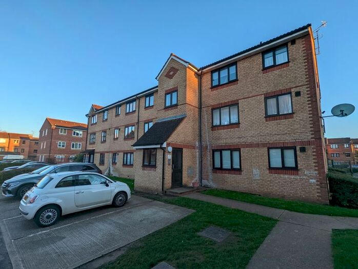 1 Bedroom Flat To Rent In Redford Close, Feltham, TW13