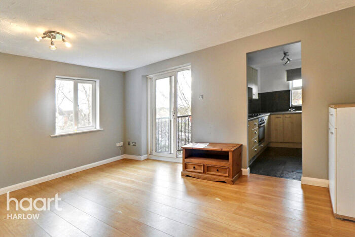 2 Bedroom Apartment To Rent In Chelsea Gardens, Harlow, CM17