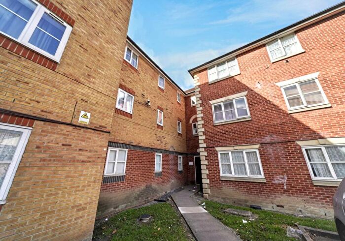 1 Bedroom Flat For Sale In Flat Bellingham Court, Wanderer Drive, Barking, Essex, IG11