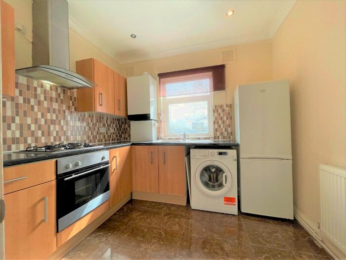 2 Bedroom Flat To Rent In Philipot Path, London, Greater London, SE9