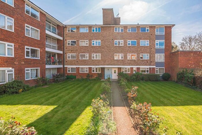 3 Bedroom Flat To Rent In Elm Avenue, Ealing, W5