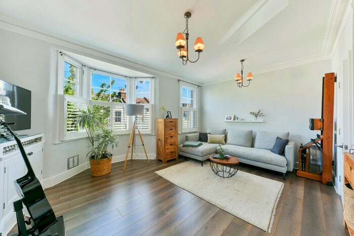 2 Bedroom Maisonette To Rent In Duntshill Road, London, SW18