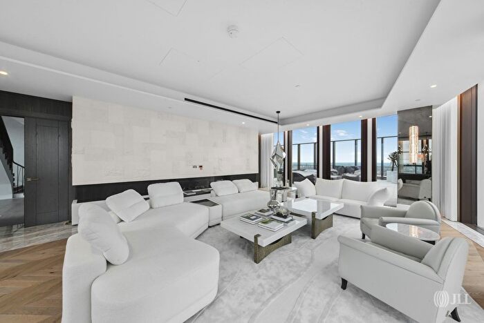 5 Bedroom Flat To Rent In Carnation Way, London, SW8