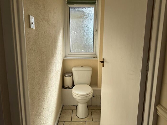 1 Bedroom Flat To Rent In Tregonissey Road, St. Austell, PL25