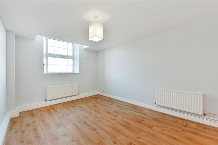 1 Bedroom Flat To Rent In Chartwell Court, London, NW2