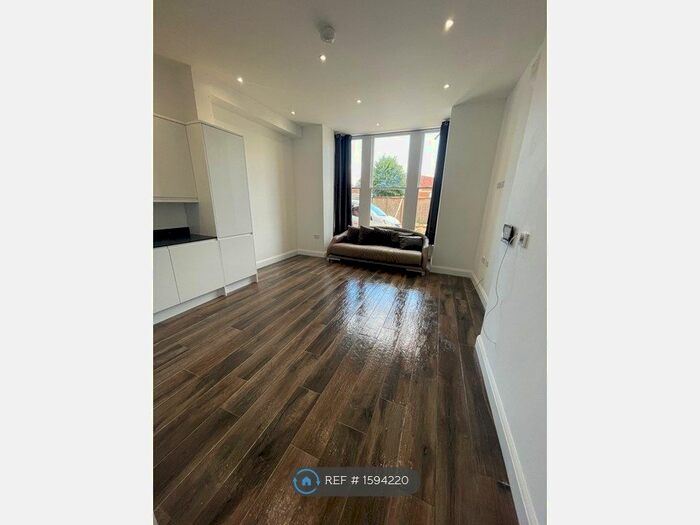 1 Bedroom Flat To Rent In Warham Road, South Croydon, CR2