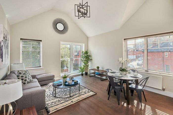 2 Bedroom Apartment To Rent In Town Centre - Top Floor Penthouse Apartment With Parking., GU7