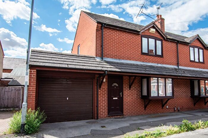 2 Bedroom Semi-Detached House For Sale In Warburton Street, Newark, NG24
