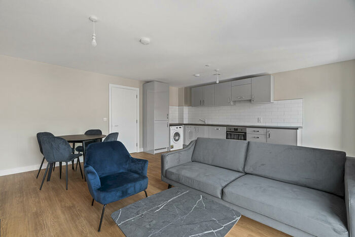 2 Bedroom Apartment To Rent In Weavers Yard Newbury, RG14