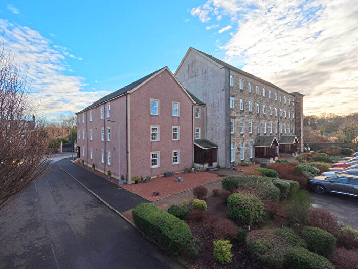 3 Bedroom Flat For Sale In Main Street, Lochwinnoch, PA12