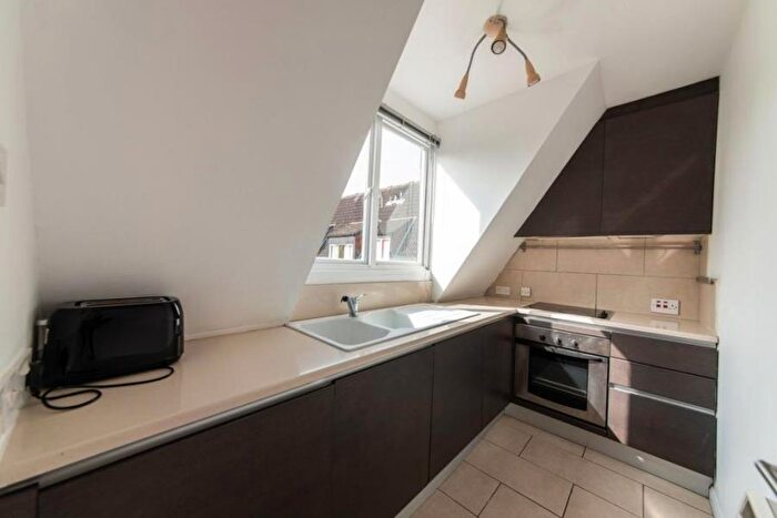 Apartment To Rent In Park Royal, London, NW10