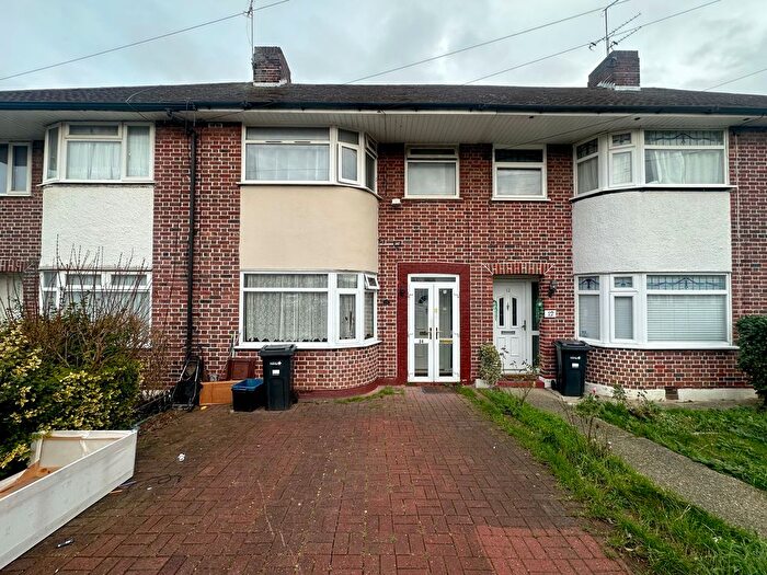3 Bedroom Property To Rent In Merlin Grove, Ilford, IG6