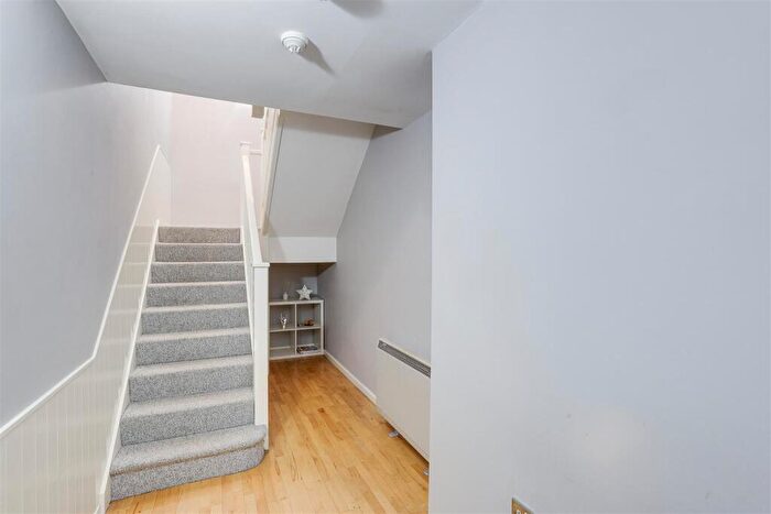 2 Bedroom Apartment To Rent In The Mews, Cliff Road, Nottingham, NG1