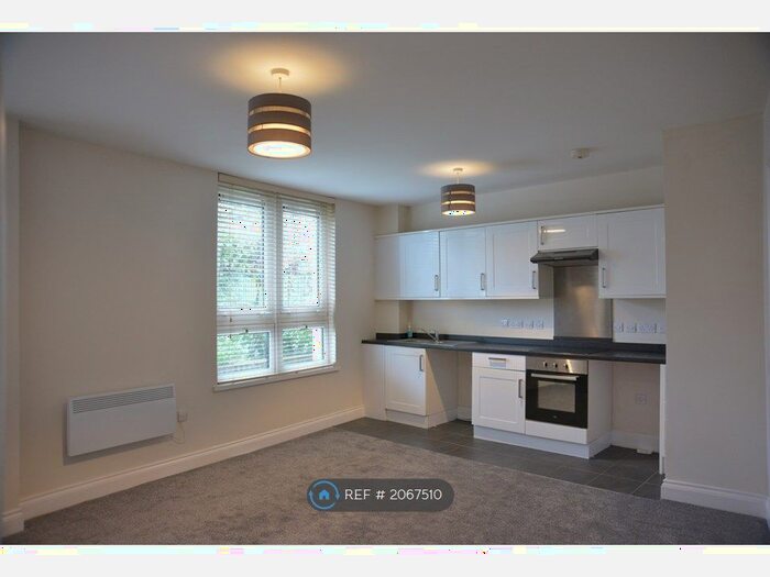 1 Bedroom Flat To Rent In Burleigh Court, Westcliff-On-Sea, SS0