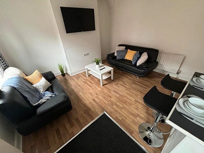 3 Bedroom Terraced House To Rent In Granby Grove, LS6