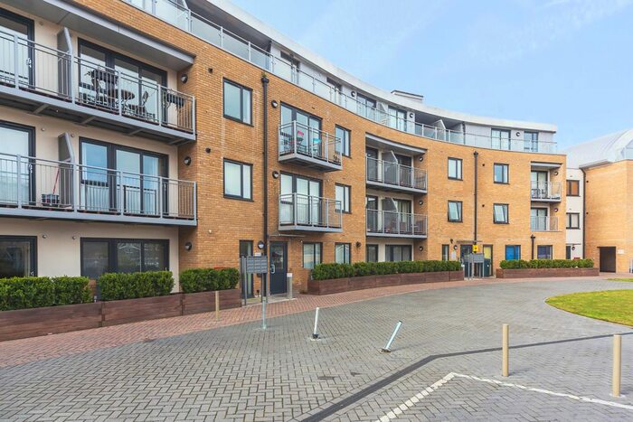 2 Bedroom Flat To Rent In Smeaton Court, Hertford, Herts, SG13