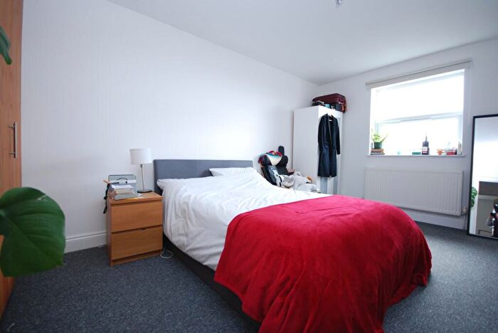 2 Bedroom Apartment To Rent In Central Hill, Crystal Palace, SE19