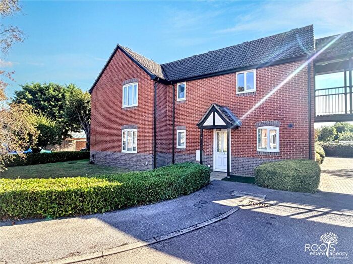 1 Bedroom Maisonette For Sale In Adwood Court, Thatcham, Berkshire, RG19