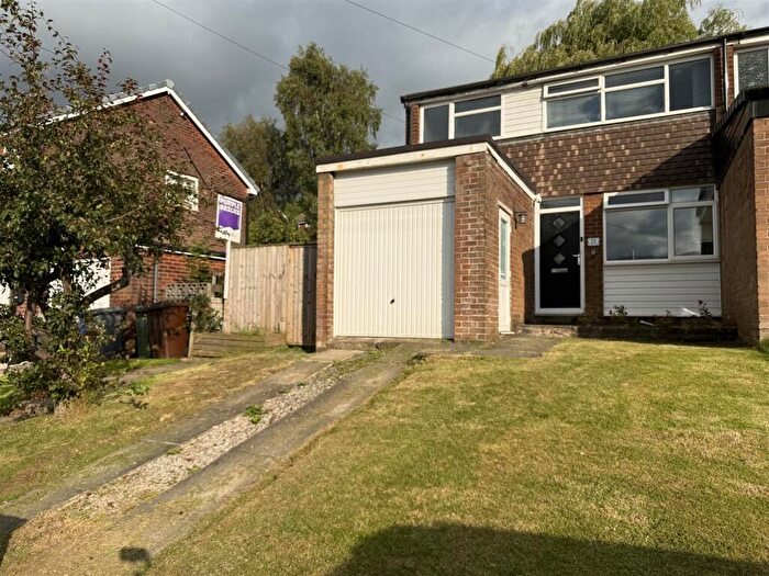 3 Bedroom End Of Terrace House For Sale In Hawthorn Drive, Stalybridge, SK15
