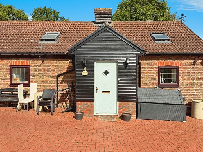 2 Bedroom Cottage To Rent In Rayleigh Road, Brentwood, CM13