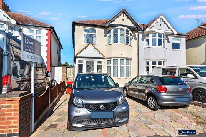 3 Bedroom Semi-Detached House For Sale In Kenilworth Gardens, Hornchurch, RM12