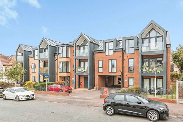 1 Bedroom Flat For Sale In Grosvenor Road, Westcliff-On-Sea, Essex, SS0