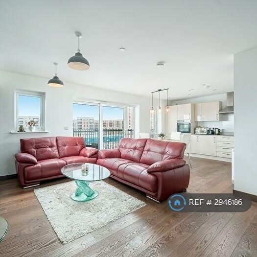 2 Bedroom Flat To Rent In Sharleston Court, Barking, IG11