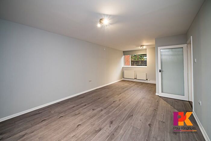 2 Bedroom Flat To Rent In Green Hill Gate, High Wycombe, HP13