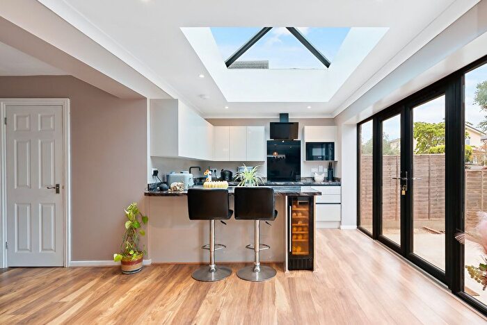 4 Bedroom Detached House For Sale In Kidmore Road, Reading, RG4