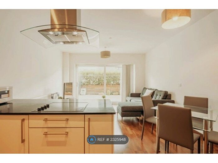 2 Bedroom Flat To Rent In Flamsteed Close, Cambridge, CB1