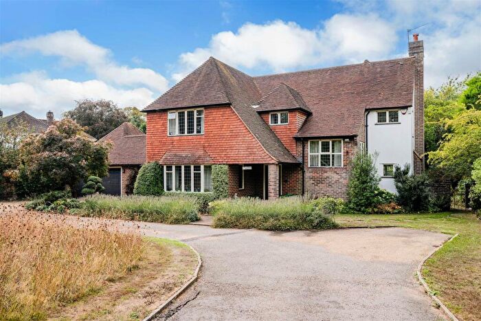 3 Bedroom Detached House For Sale In High Road, Chipstead, CR5