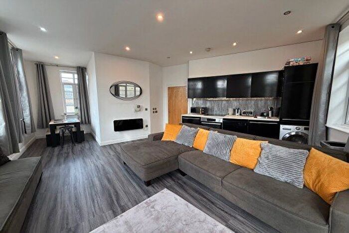 3 Bedroom Flat To Rent In Low Pavement, Nottingham, NG1