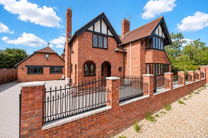 5 Bedroom Detached House For Sale In Warfield Road, Warfield, Berkshire, RG42