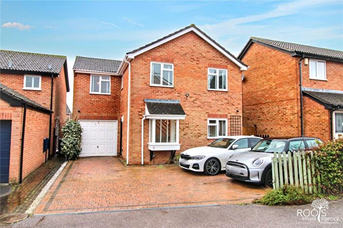 4 Bedroom Detached House For Sale In Denton Close, Thatcham, Berkshire, RG19