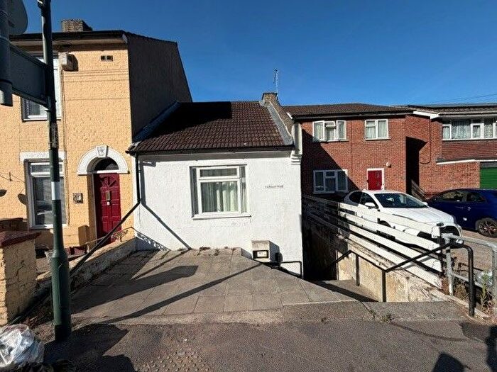 3 Bedroom Property To Rent In Beacon Road, Chatham, ME5